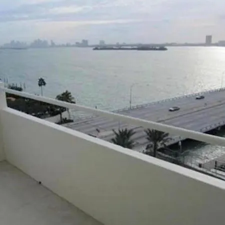 Fantastic Studio With Incredible Bay Views Apartment